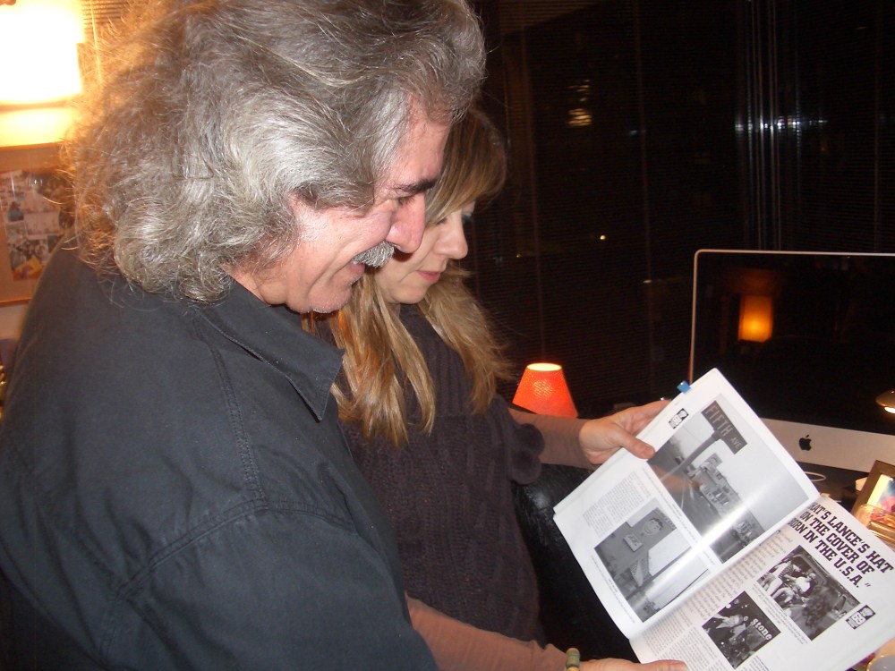 Ojeando una guía sobre el rock en New jersey.