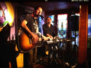 César y Mario Raya, 'Menso'.