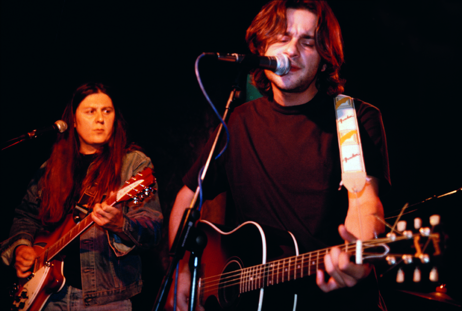 Quique González junto a Carlos Raya en la época de 'Salitre48'. Foto: Fernando Maquieira.