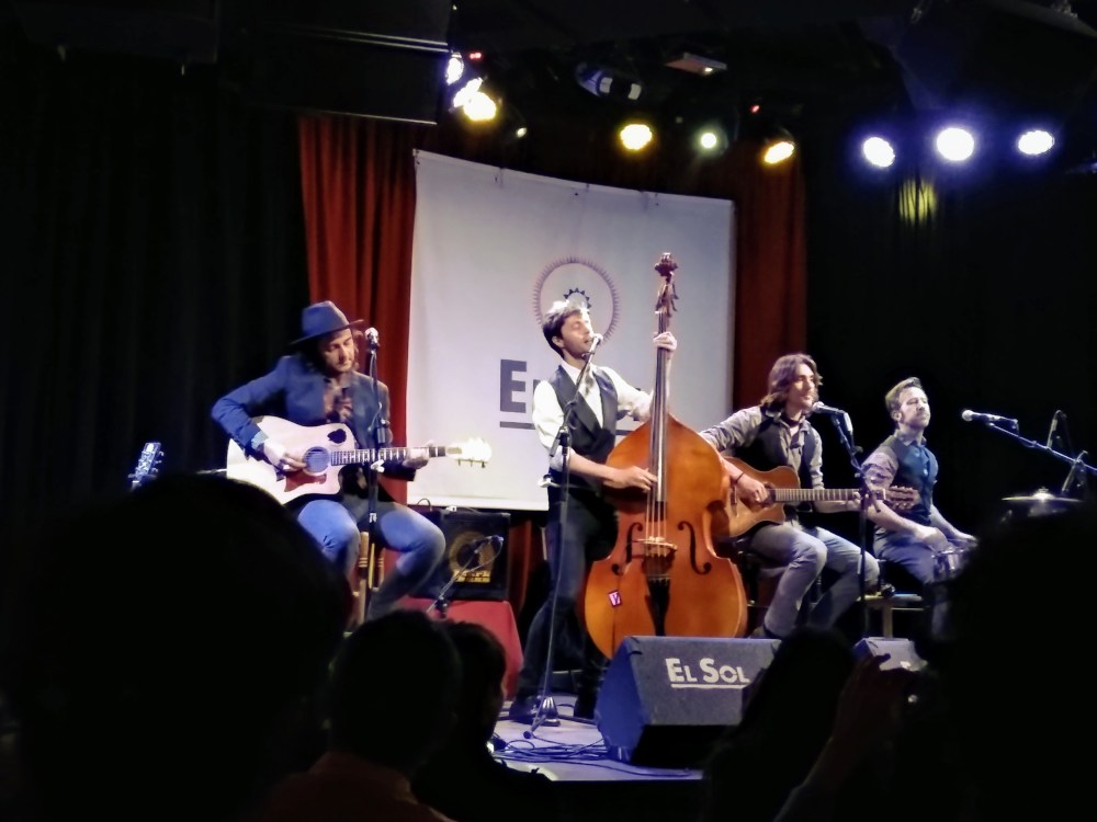 Santero y Los Muchachos en la sala El Sol.